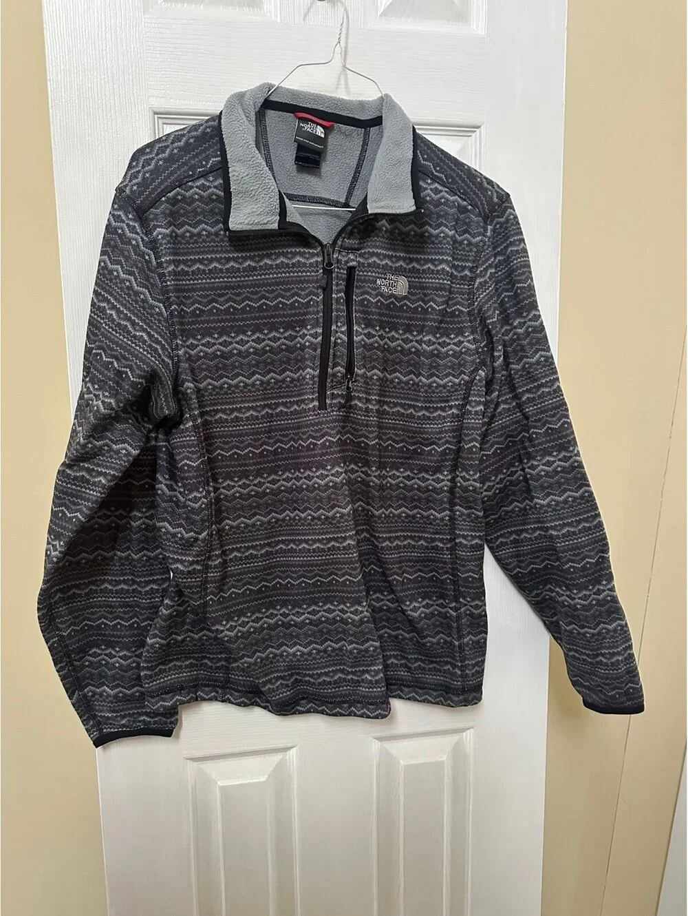 The north face 1/4 zip pullover size men’s large